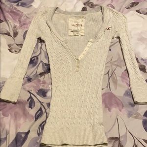 Hollister cream-colored quarter-length sleeve top.